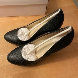 Calvin Klein Kendall Fish Skin Pumps Black 7.5 NIB